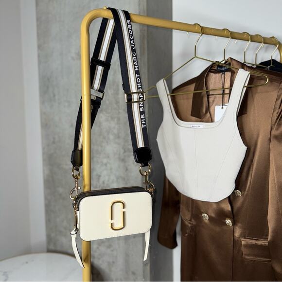 New Marc Jacobs Off-White “The Snapshot” Shoulder Bag - Picture 1 of 16